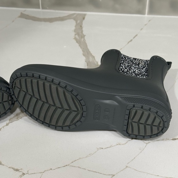 Crocs Freesail Chelsea waterproof boots. Girl Size 4. Color gray. Brand New. - Picture 8 of 12